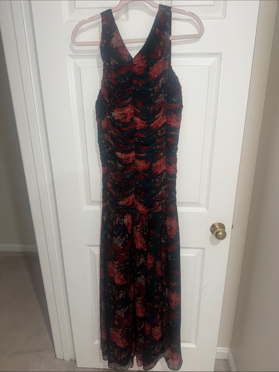 Tuckernuck Dresses & Skirts - Tuckernuck Ruched V-Neck Floral Maxi Dress in Green and Red